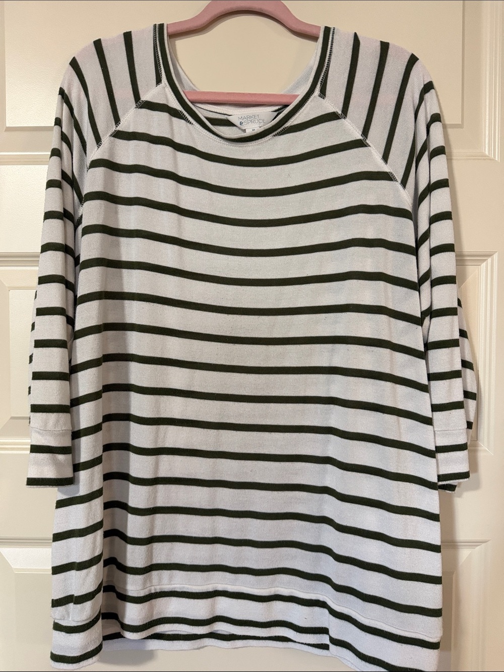 Market & Spruce Green and White Striped Raglan 3/4 Sleeve Brushed Knot Top